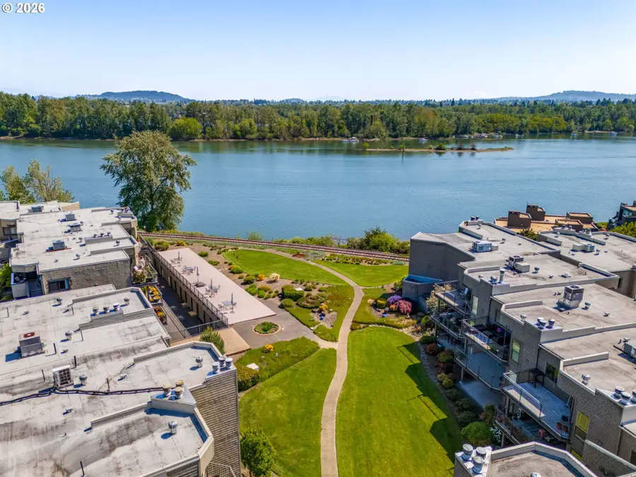 5624 S Riverside Ln #8, Portland, OR 97239 - #3