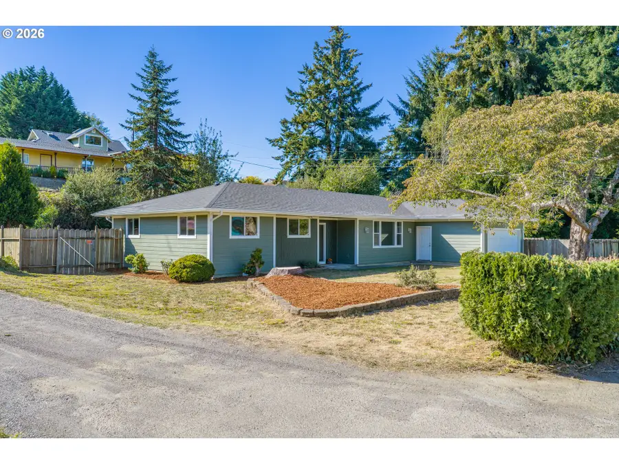 3726 Stanton Ave, North Bend, OR 97459 - #3