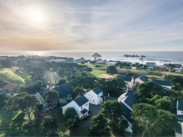 1499 Ginkgo Ct, Bandon, OR 97411