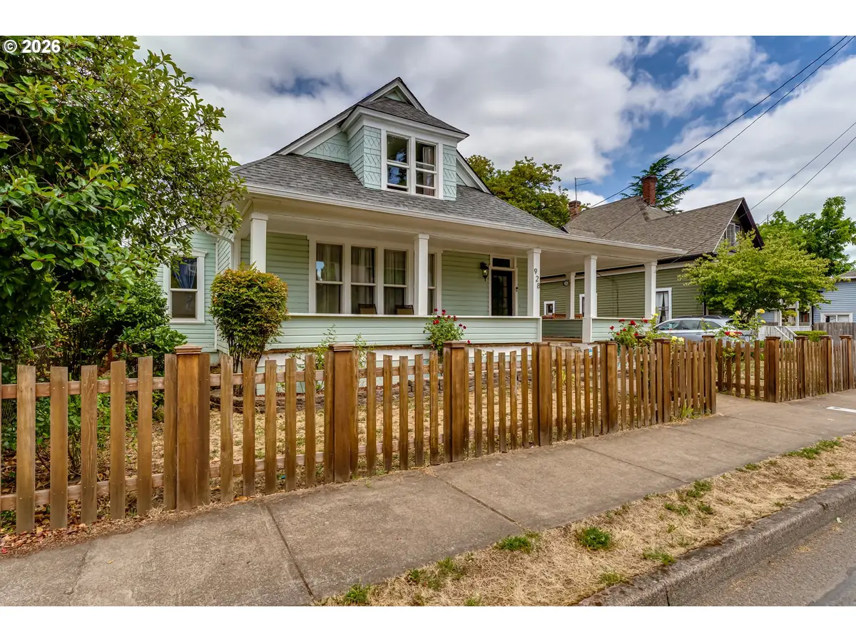 928 W Main St, Cottage Grove, OR 97424 - #1