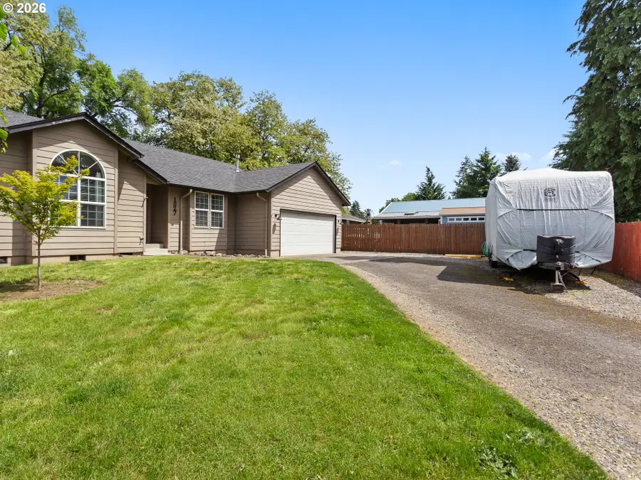 1327 G St, Washougal, WA 98671 - #3