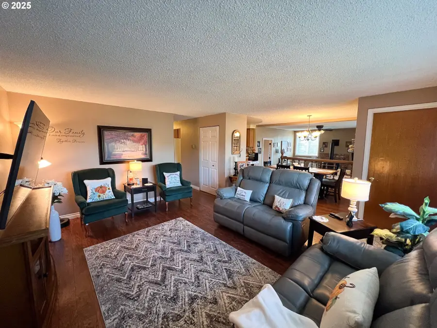 1225 B St, Fossil, OR 97830 - Image #3