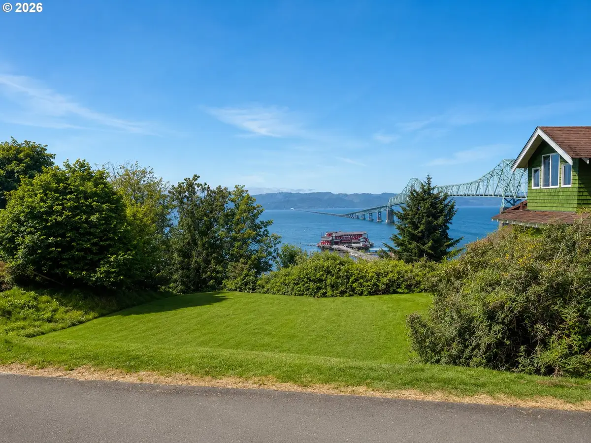 356 Floral St, Astoria, OR 97103 - #1