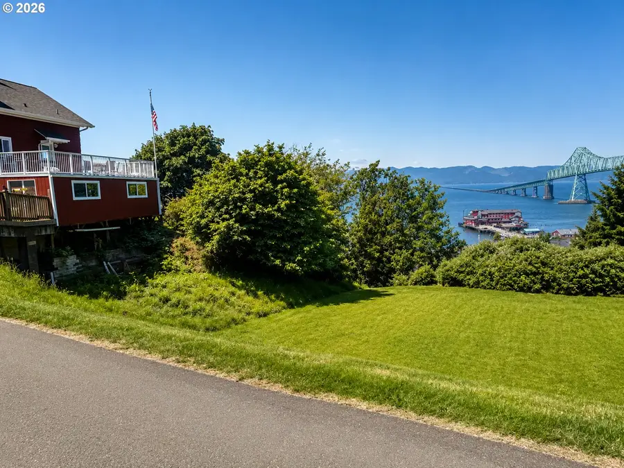 356 Floral St, Astoria, OR 97103 - #3