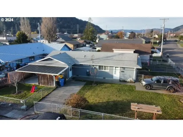907 Greenwood Ave, Reedsport, OR 97467 - #1