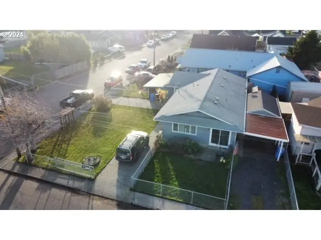 907 Greenwood Ave, Reedsport, OR 97467 - #2