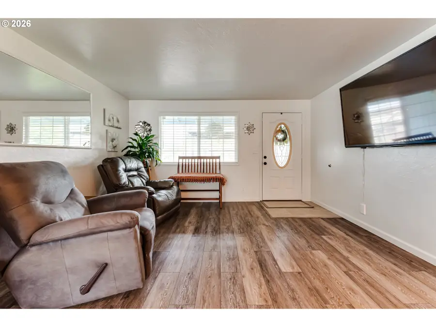 4205 Daisy St, Springfield, OR 97478 - #3