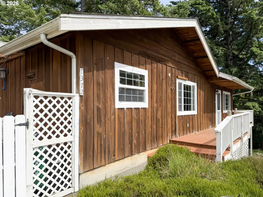 1372 Hampton Rd, Brookings, OR 97415 - #3