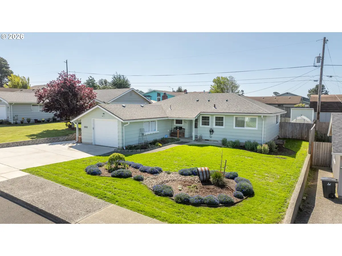 1860 Grant St, North Bend, OR 97459 - #1