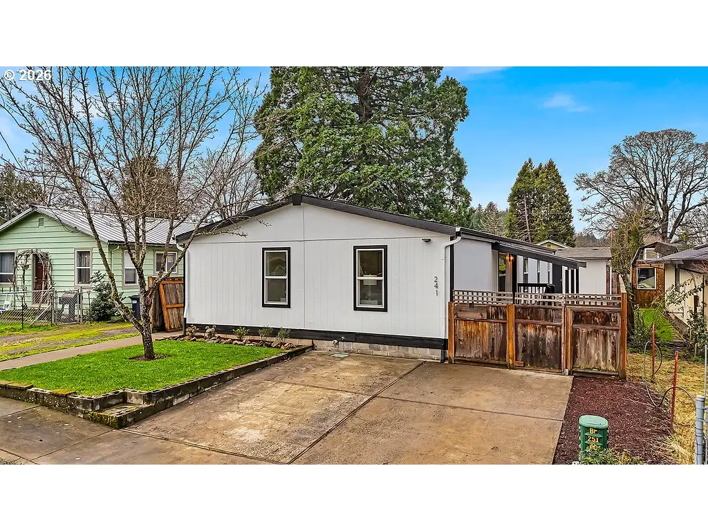 241 NW Wade St, Estacada, OR 97023 - Image #1