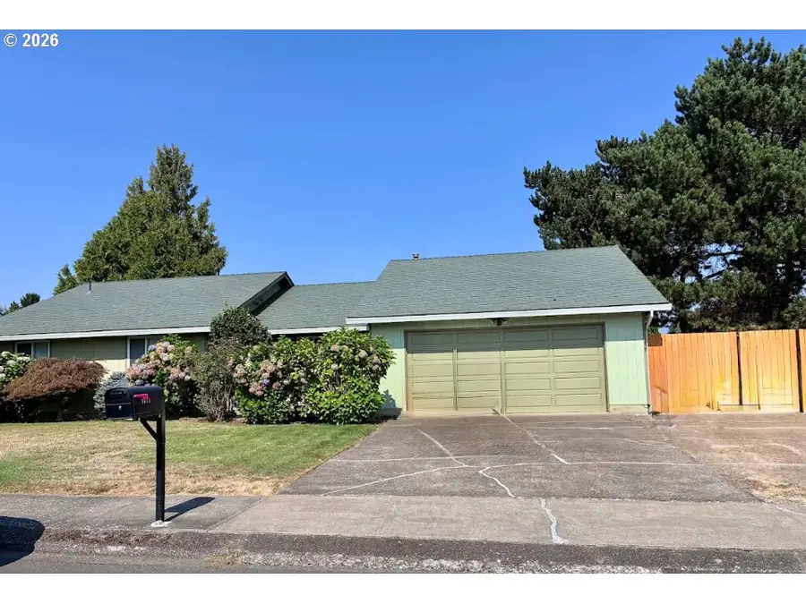1655 Alexandra Ave, Woodburn, OR 97071 - #3