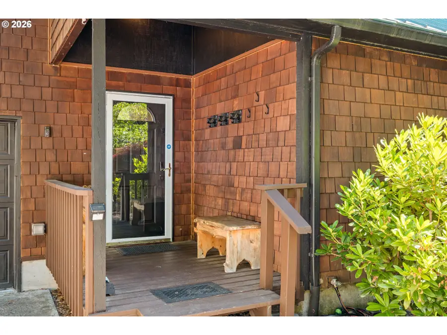 64785 E Sandy River Ln, Rhododendron, OR 97049 - #2