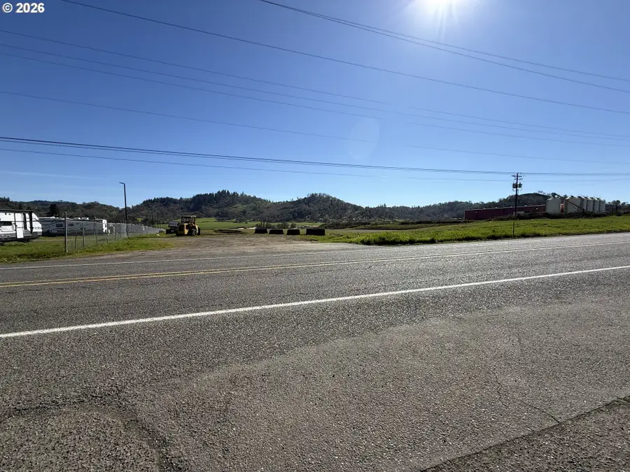 7849 Old Highway 99, Roseburg, OR 97470 - #3
