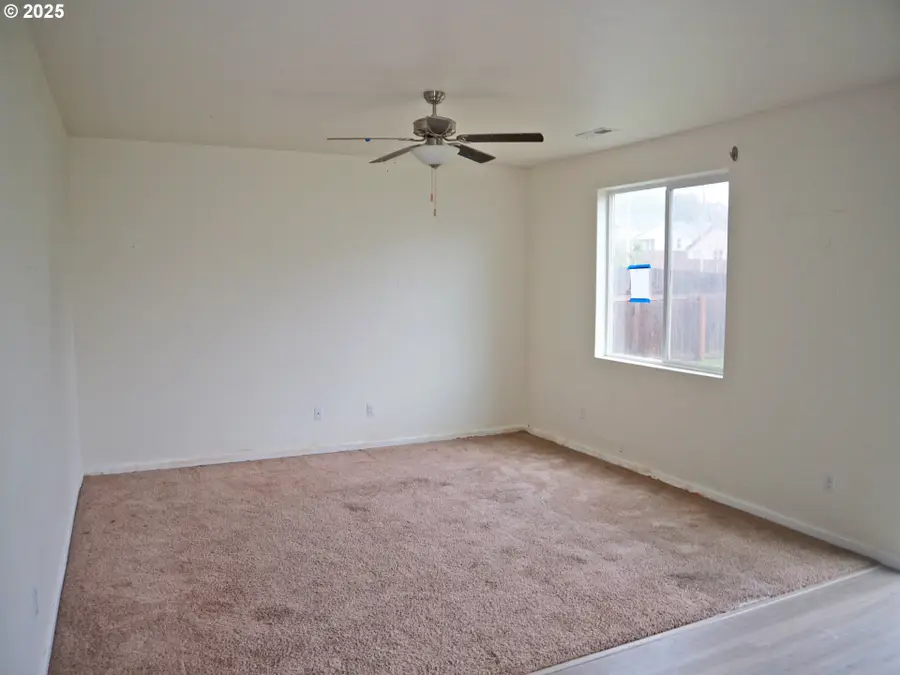 1421 W 15th Ave, La Center, WA 98629 - Image #2