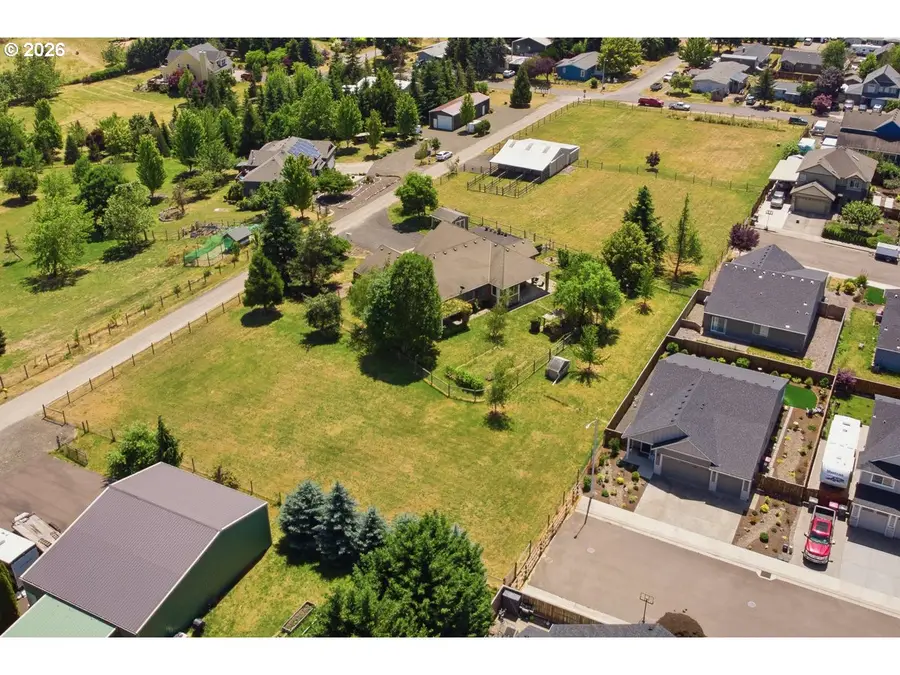 770 E Buttercup St, Yamhill, OR 97148 - #2