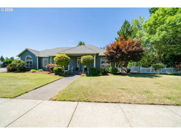785 N 15th Ave, Stayton, OR 97383