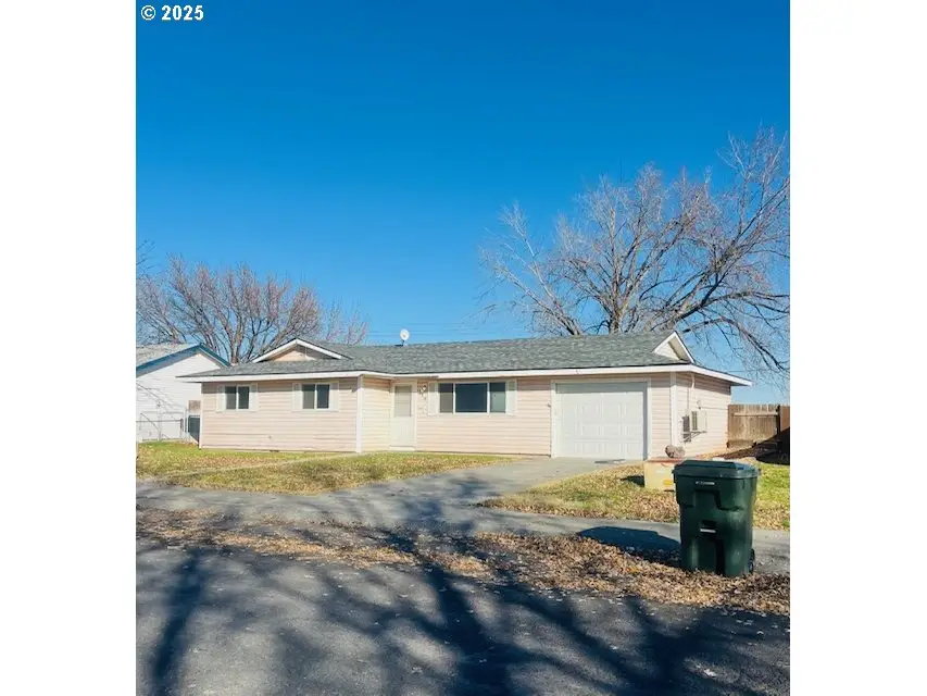 140 Heather Dr, Stanfield, OR 97875 - Image #1