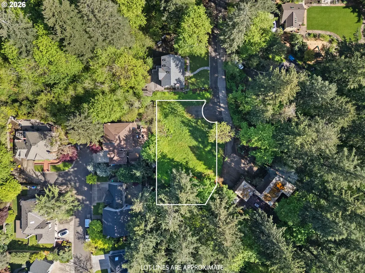 SW 33rd Ave, Portland, OR 97219 - #1