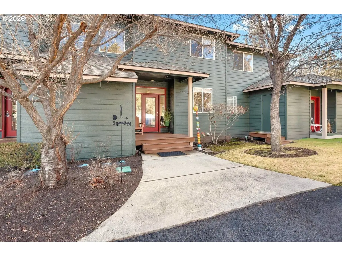 1045 Golden Pheasant Dr, Redmond, OR 97756 - #1