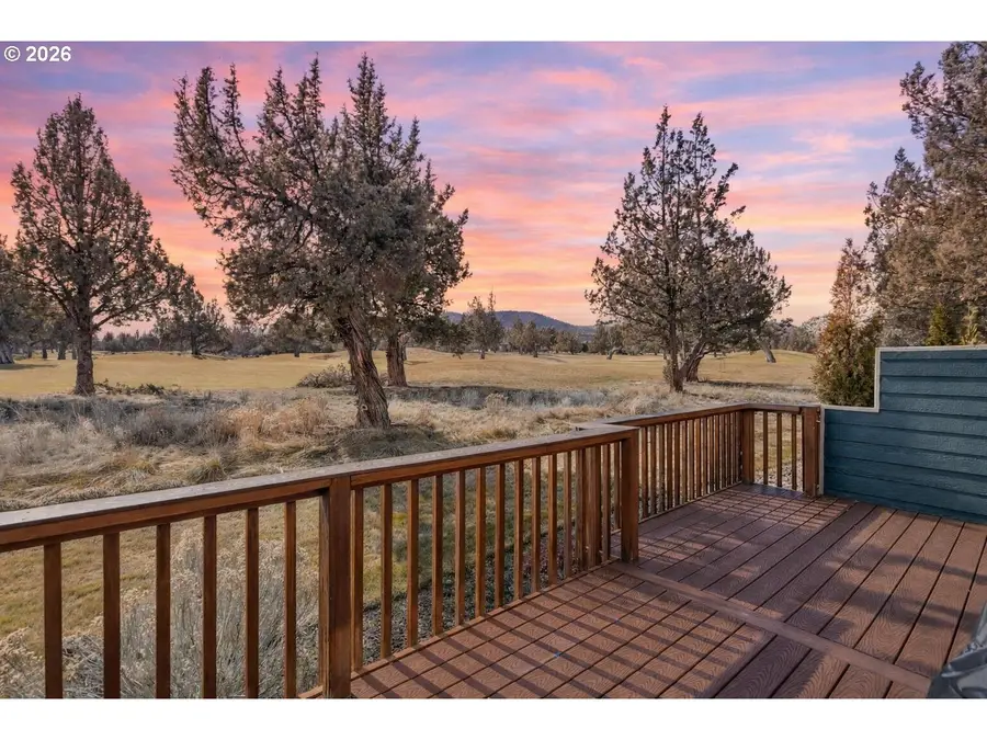 1045 Golden Pheasant Dr, Redmond, OR 97756 - #2