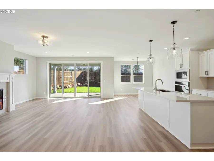 135 E Airedale Ave, La Center, WA 98629 - Image #2