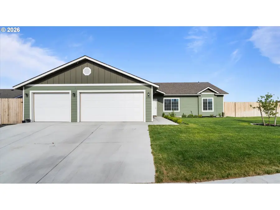 2931 Curlew St, Umatilla, OR 97882 - #2