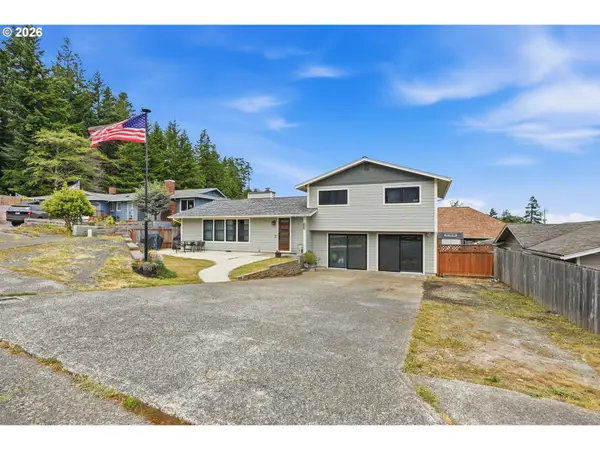 2220 Maine Ct, NorthBend, OR 97459