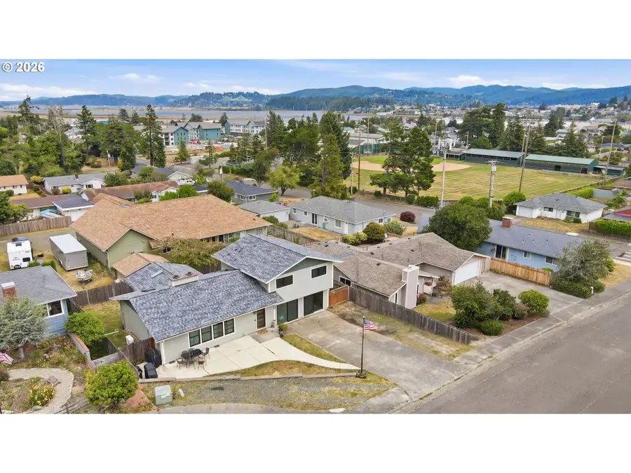 2220 Maine Ct, North Bend, OR 97459 - #2