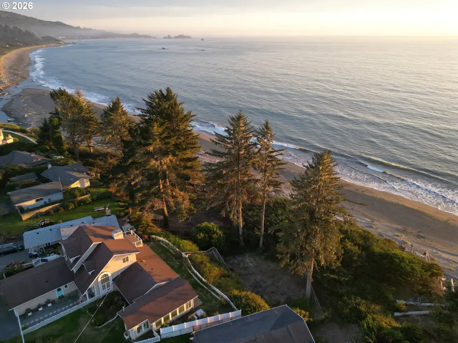 14646 Wollam Rd, Brookings, OR 97415 - #2