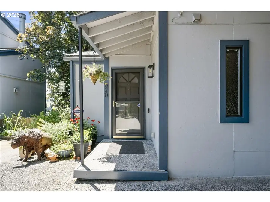 620 N Tomahawk Island Dr, Portland, OR 97217 - #3