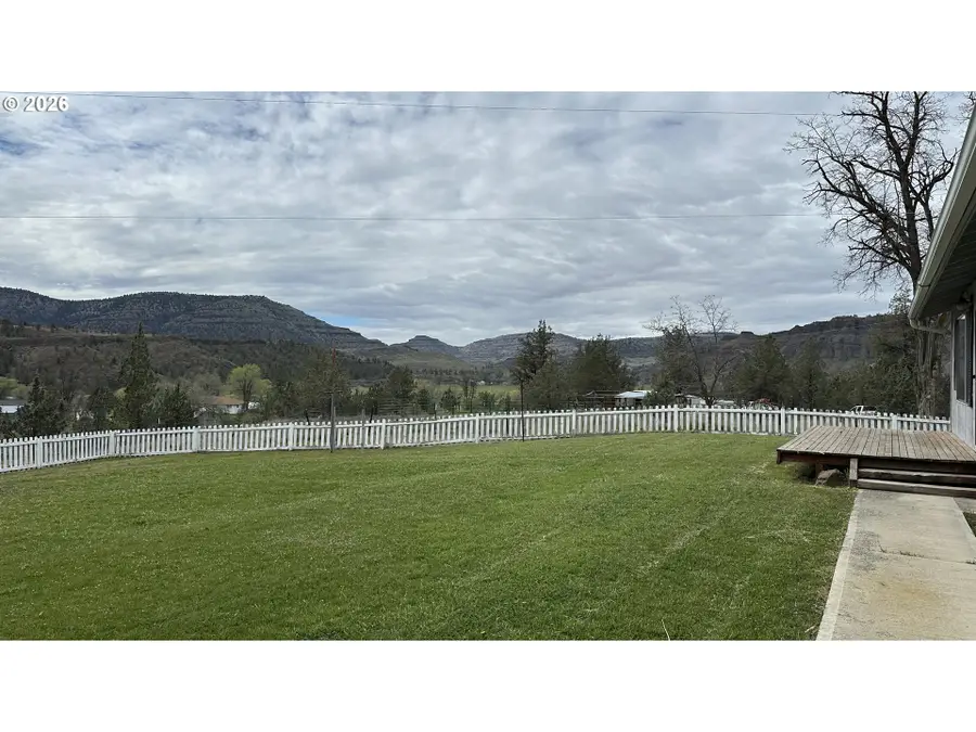 703 Broadway St, Spray, OR 97874 - #2