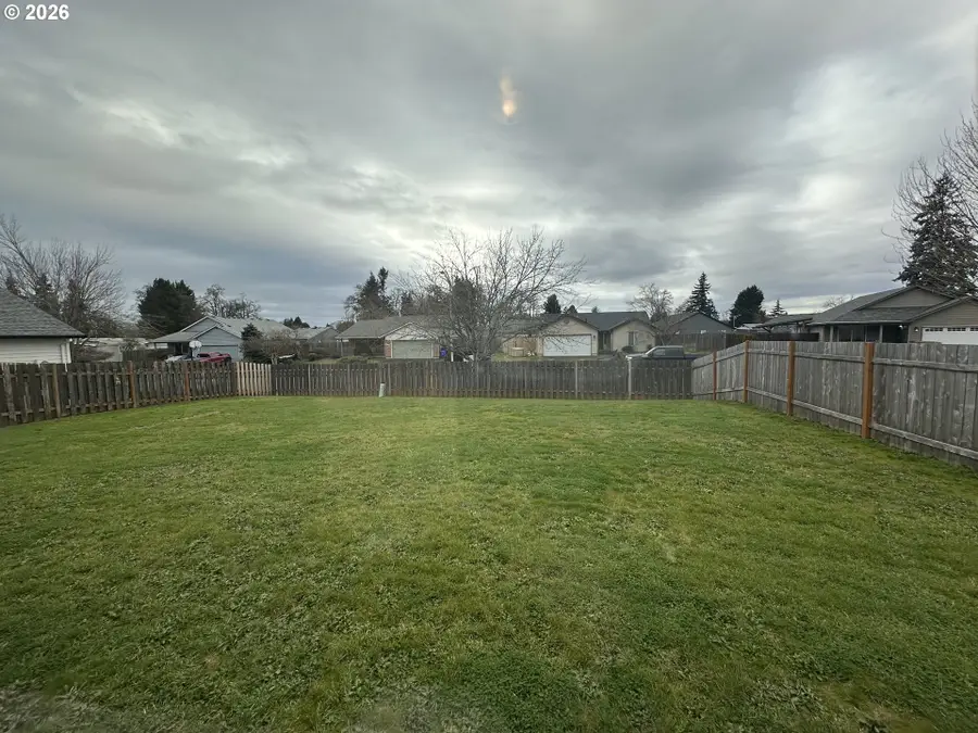 18877 Highland Dr, Oregon City, OR 97045 - #2