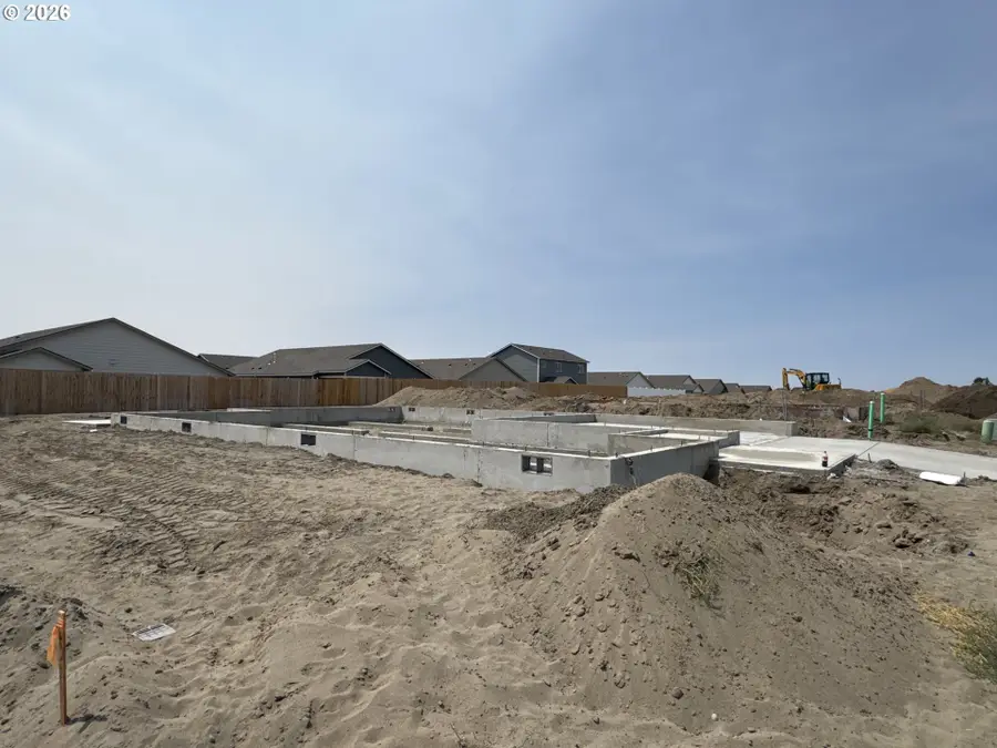 896 E Maple Brook Ave, Hermiston, OR 97838 - #2
