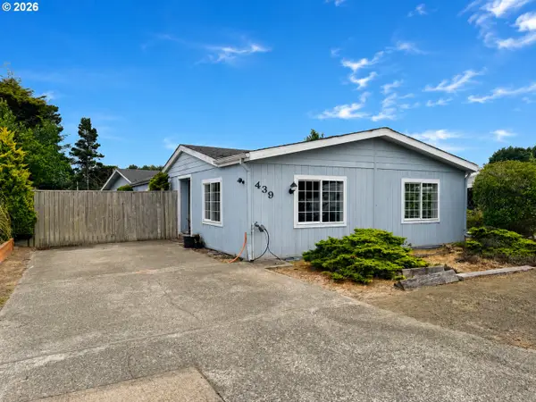 1600 Rhododendron Dr #439, Florence, OR 97439