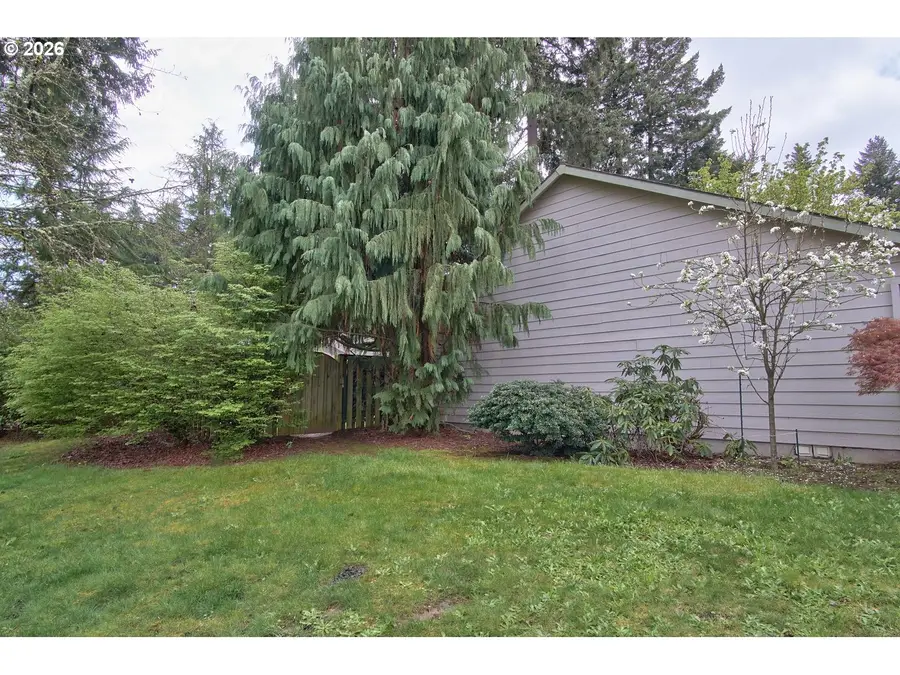 302 NW Sadie Ct, Hillsboro, OR 97124 - #2