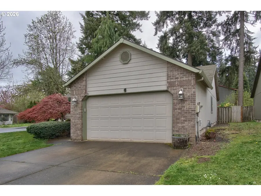 302 NW Sadie Ct, Hillsboro, OR 97124 - #3