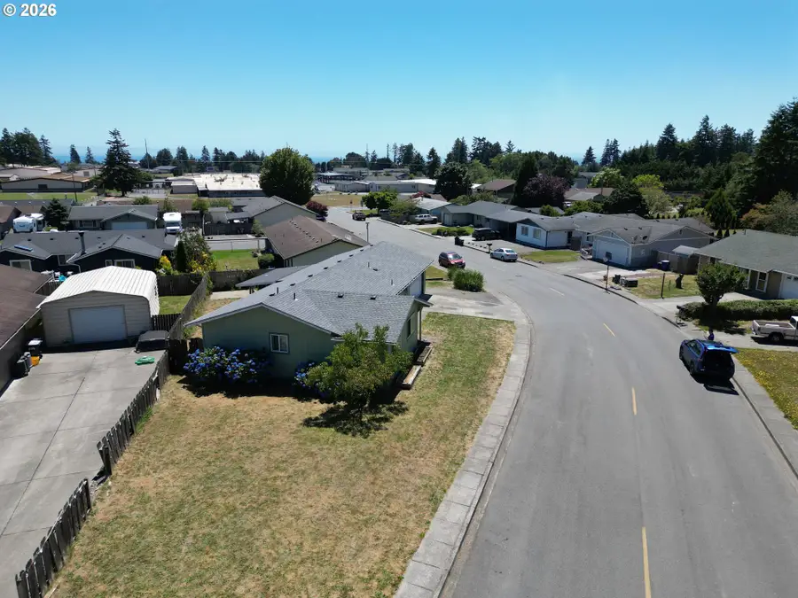 824 Kevin Pl, Brookings, OR 97415 - #2