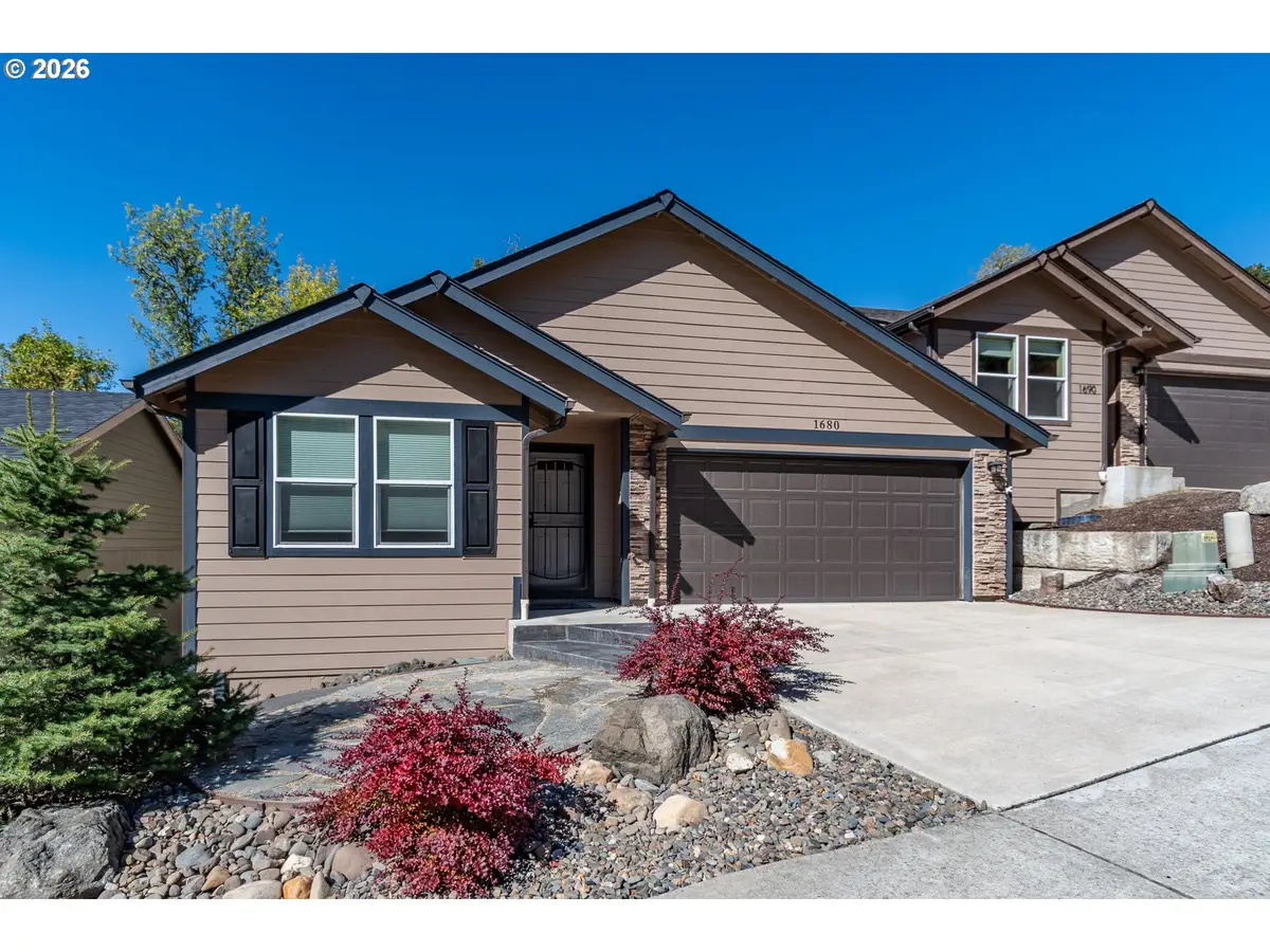 1680 NE Alameda Ave, Roseburg, OR 97470 - #1