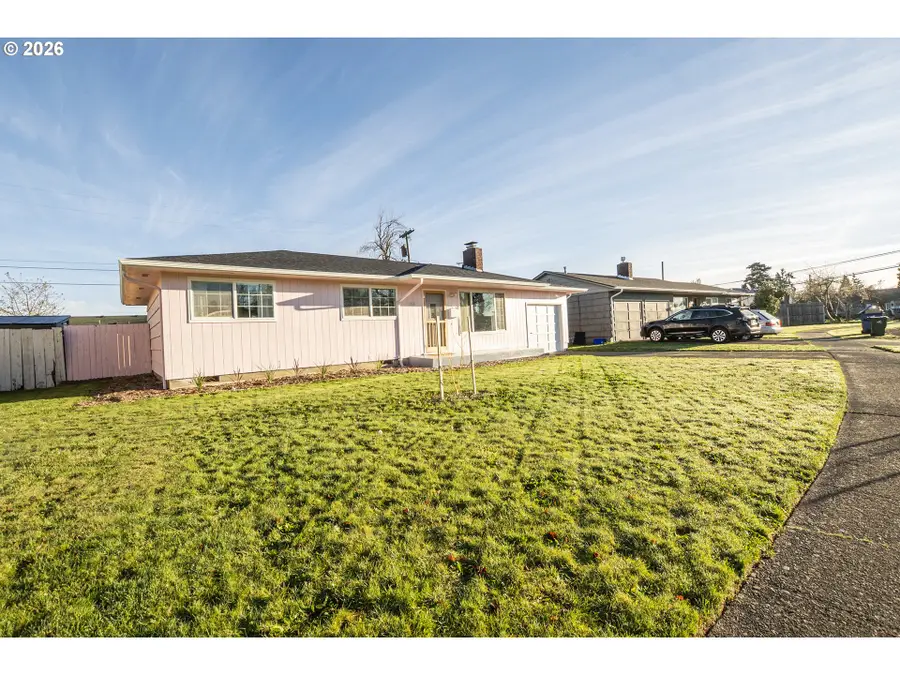 1168 Pleasant St, Springfield, OR 97477 - #2