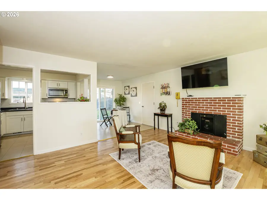 1168 Pleasant St, Springfield, OR 97477 - #3