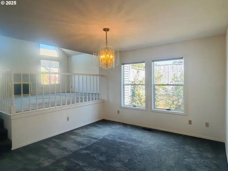 325 N Peacock Ct, Newberg, OR 97132 - #3