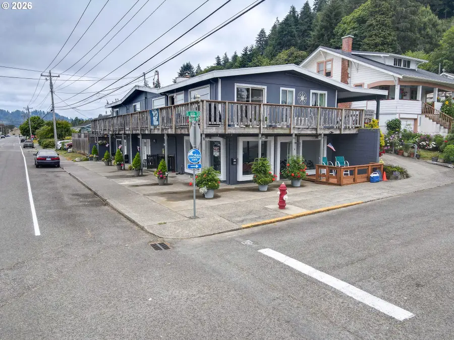582 Winchester Ave, Reedsport, OR 97467 - #2