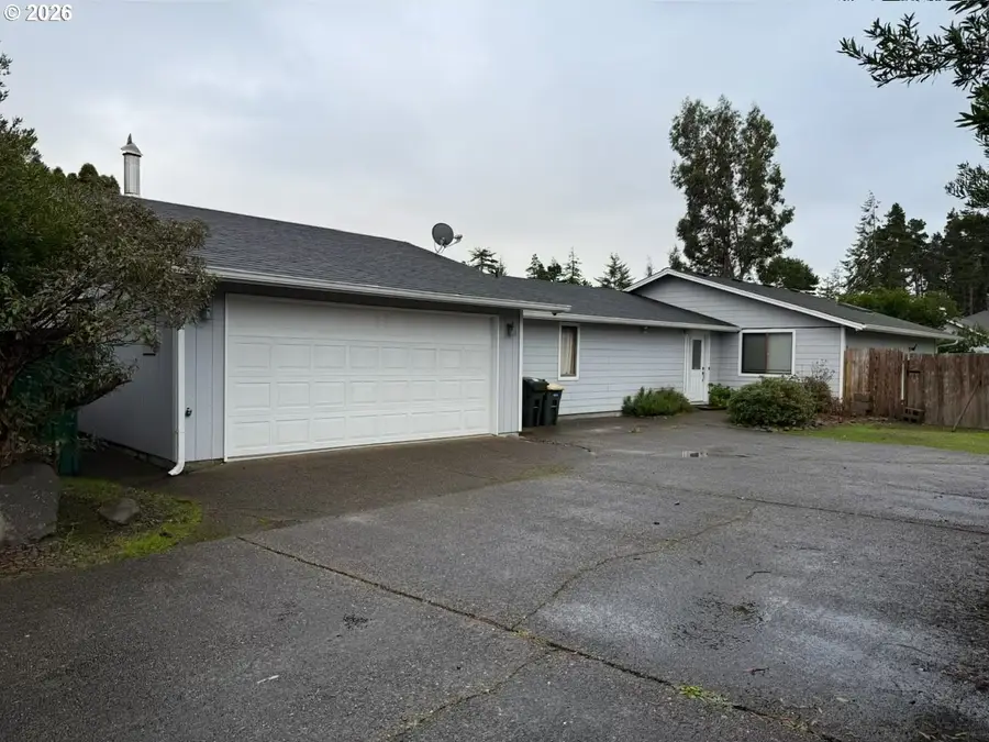 2164 24th St, Florence, OR 97439 - #2