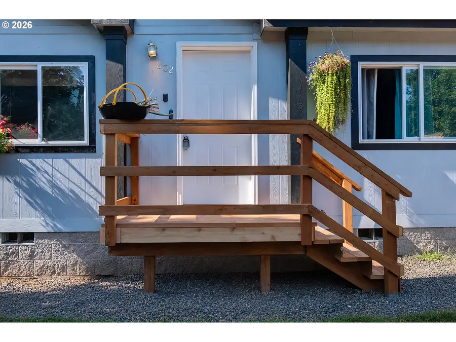 802 SW Spring St, Mill City, OR 97360 - #2