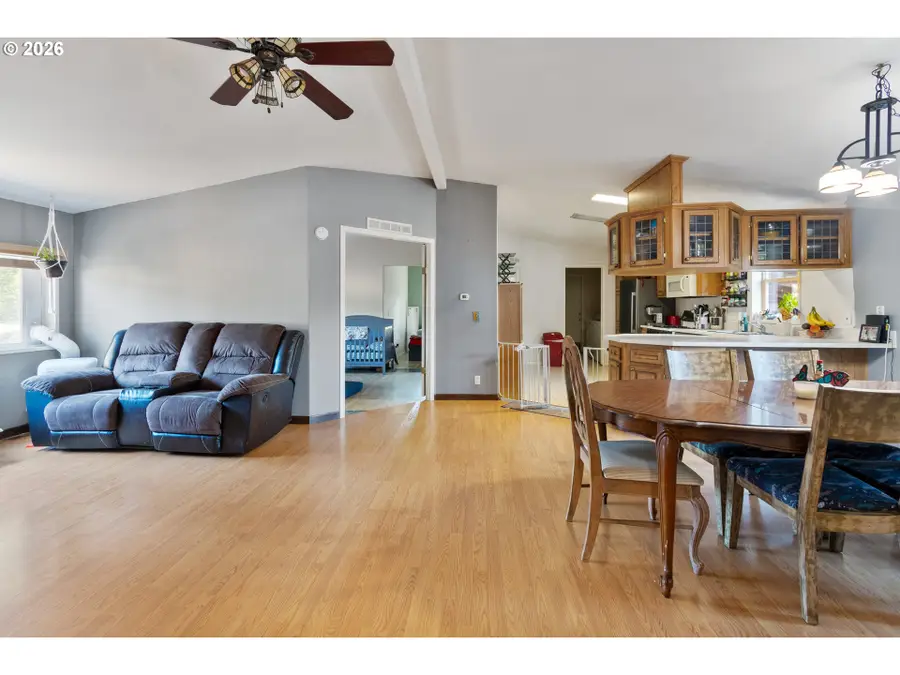 802 SW Spring St, Mill City, OR 97360 - #3