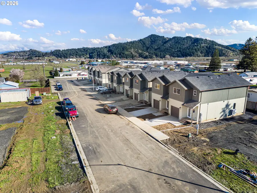 176 Allison Ave, Sutherlin, OR 97479 - #3