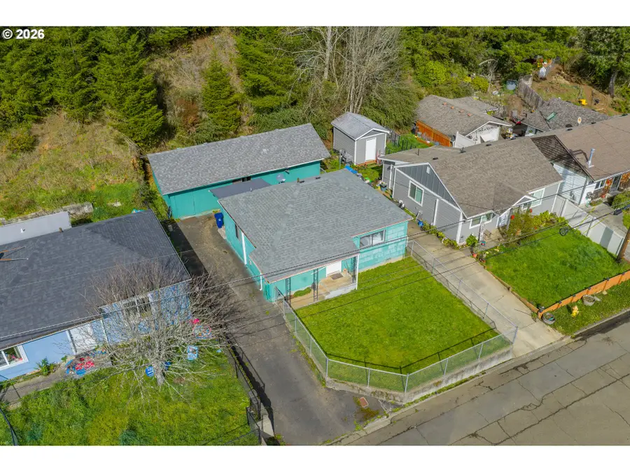 900 W 17th St, Coquille, OR 97423 - #2