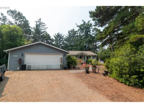 4792 Rhododendron Loop, Florence, OR 97439