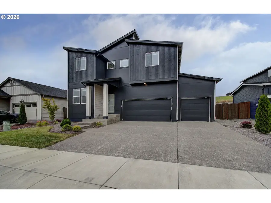 1119 W 15th St, La Center, WA 98629 - #2