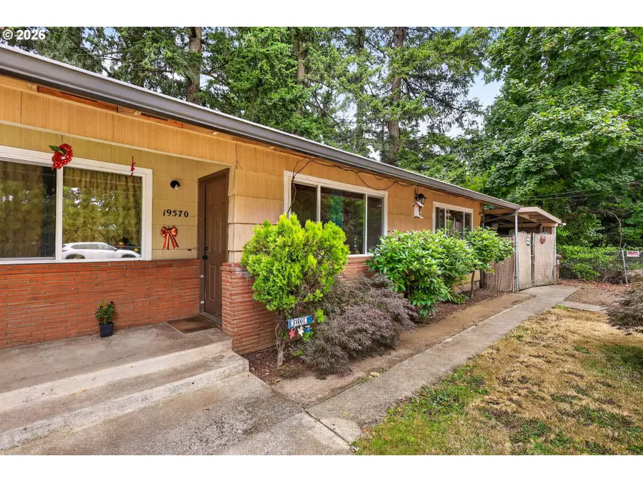 19570 SE Yamhill St, Gresham, OR 97233 - #3